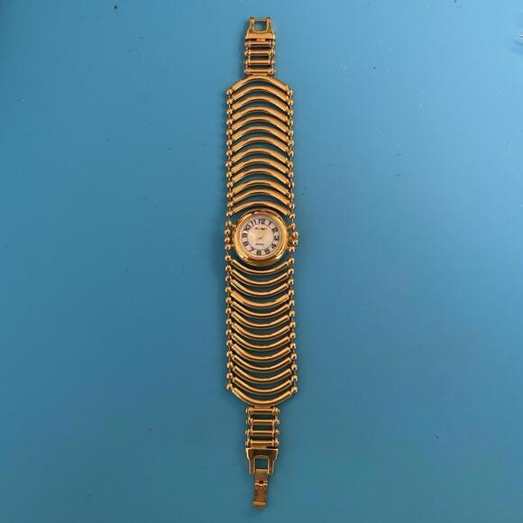 Geometric Concentric Styled Gold Colored Bangle Band Watch - Picture 3 of 10